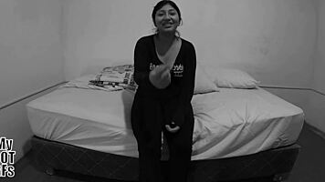 Hermosa jovencita kiomi viene por un casting porno!