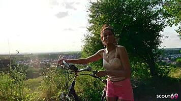 Schlanke deutsche Latina Christy Ley lässt sich riskant outdoor von Fremdem ficken!