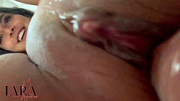 NOVINHA GOSTOSA SENTANDO NA ROLA!