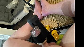 I show off live while strangers control my handy to make me cum on my feet!