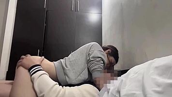 roomie teen 18+ de 18 años monta verga sin parar