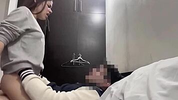 roomie teen 18+ de 18 años monta verga sin parar