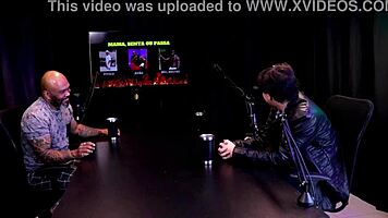 se exibiu de lingere depois de responder em quem mama senta e passa