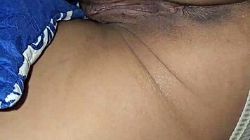 I masturbate in front of friend, she heats up.