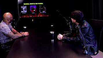 se exibiu de lingere depois de responder em quem mama senta e passa