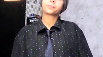 Bastidores da esposa kally cremosa chupando o câmera no meio da gravação