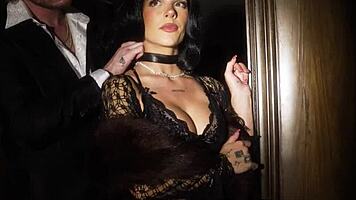 Big tits teen strips and shows her sexy body!