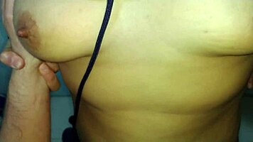 me la follo como una puta caliente a esta venezolana culona