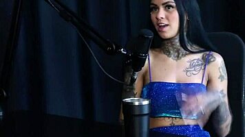 Começou Em Uma Boate Fez Um Fetiche Estranho Gosta De Ser Dominadora Já Sofreu E É Bisexual - Evelyn Buarque Sheer Red