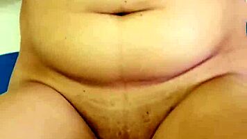 Desi village girl's tight pussy gets outdoor pounding with moans 💦🌳