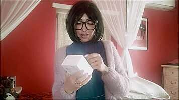 chantal squirts hard with her new toy