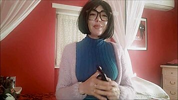 chantal squirts hard with her new toy