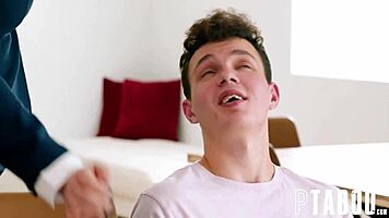 Roleplay hôtesse de l'air part en vrille avec mec horny