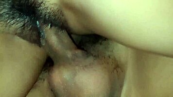 Estudiante se sienta en mi verga como loca hasta sacarme la leche en frenesí de placer