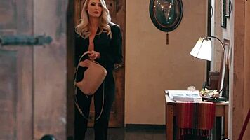 Kendra spanks Indica's ass then pussy licks lesbian