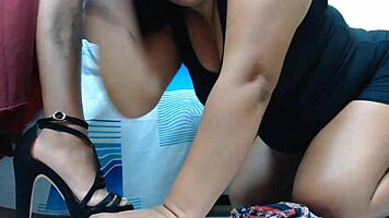 mi esposa trajo A LATINA para un TRIO con TACONES ALTOS real homemade