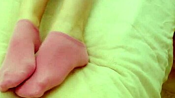 Wow Olivia Trunk reitet harten Schwanz wild auf Kingsize-Bett Creampie-Finish