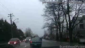 Teen babe fingers her wet pussy in the car 🚗💦