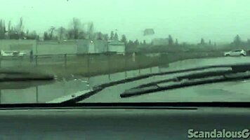 Teen babe fingers her wet pussy in the car 🚗💦