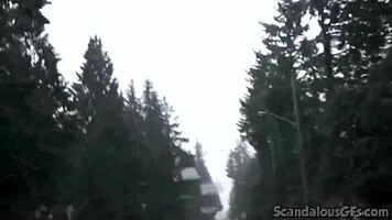 Teen babe fingers her wet pussy in the car 🚗💦