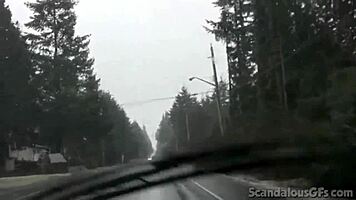 Teen babe fingers her wet pussy in the car 🚗💦