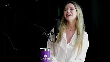 Blonde Enjoys Intense Anal with Vibrator Squirting