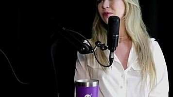 Blonde Enjoys Intense Anal with Vibrator Squirting