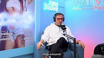 damn lylapeach squirts 21 times orgasming on fuckmachine with cash whipping