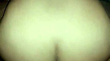 Αυτή η χοντρή σαρκώδης κωλάρα Λατίνα χοροπηδάει άγρια στο τεράστιο παλλόμενο πούτσο μου!