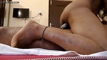 Kashmir bhabhi rides boyfriend's black cock in hotel room