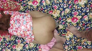 Pakistani neighbor hints at wet pussy temptations nearby