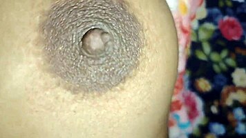 Pakistani neighbor hints at wet pussy temptations nearby