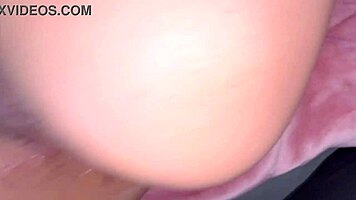 ay, ese culo pequeñito está tan apretado... chica estrecha analizada en la cama parte 1