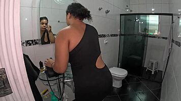 Gabi Souza panics wildly over Ted's fake twin pregnancy prank in steamy bath