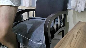 Ei amor, olha eu traindo com o piscineiro batendo nessa buceta!