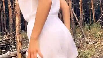 Wild hottie deepthroats then fucks outdoors!