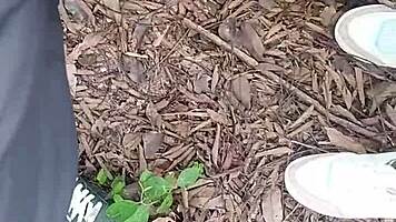 Deixei ele gozar dentro em público por dinheiro na rua selvagem!