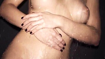 Alice Kelly Fingers to Orgasm Perfection