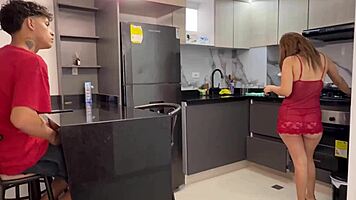 mi madrastra's hot ass in kitchen makes me fuck her hard