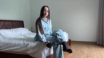 Sexy Jeans Babe Delivers Foot Fetish Blowjob and Hardcore Ride