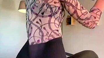 whoa sophie van loo's sexy legs in grey leggings set kitchen counter ablaze