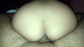 rebota tu culo en enorme verga dura por detras gimiendo de placer anal latina