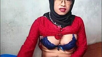 black hijab shemale teases cock and anal depths