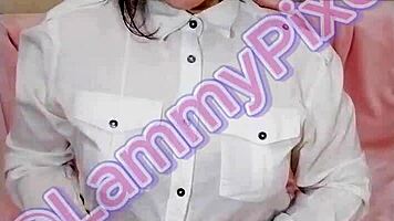 doesn't lammy look so sexy in that tight skirt? wanna see her strip?