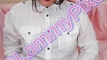 doesn't lammy look so sexy in that tight skirt? wanna see her strip?