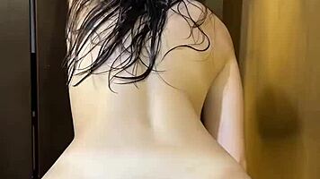 shower fresh babe gives lapdance then gets fucked 😏