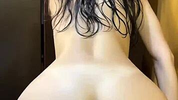 shower fresh babe gives lapdance then gets fucked 😏