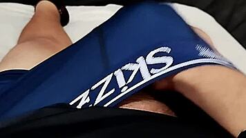 gf squirts wild on small cock jerks 💦😍