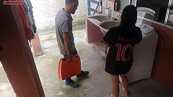 sexy latina seduces technician with her curvy ass