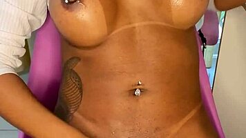 Intriguing taste of sweet nectar from smooth shaved spot brings max delight